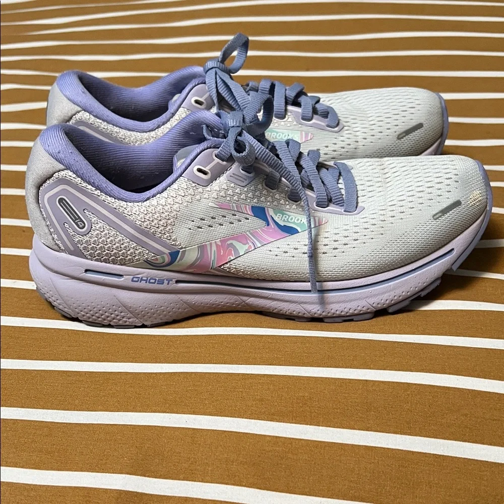 Brooks‎ Women's Ghost 14 Sneakers - White and Lavender